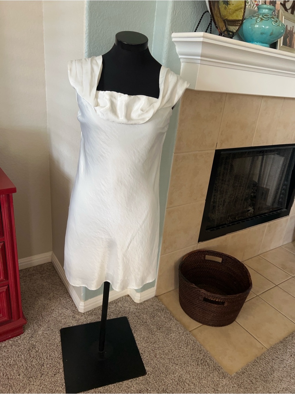 Abercrombie & Fitch White Satin Lined  Dress. Size M. NWTGS